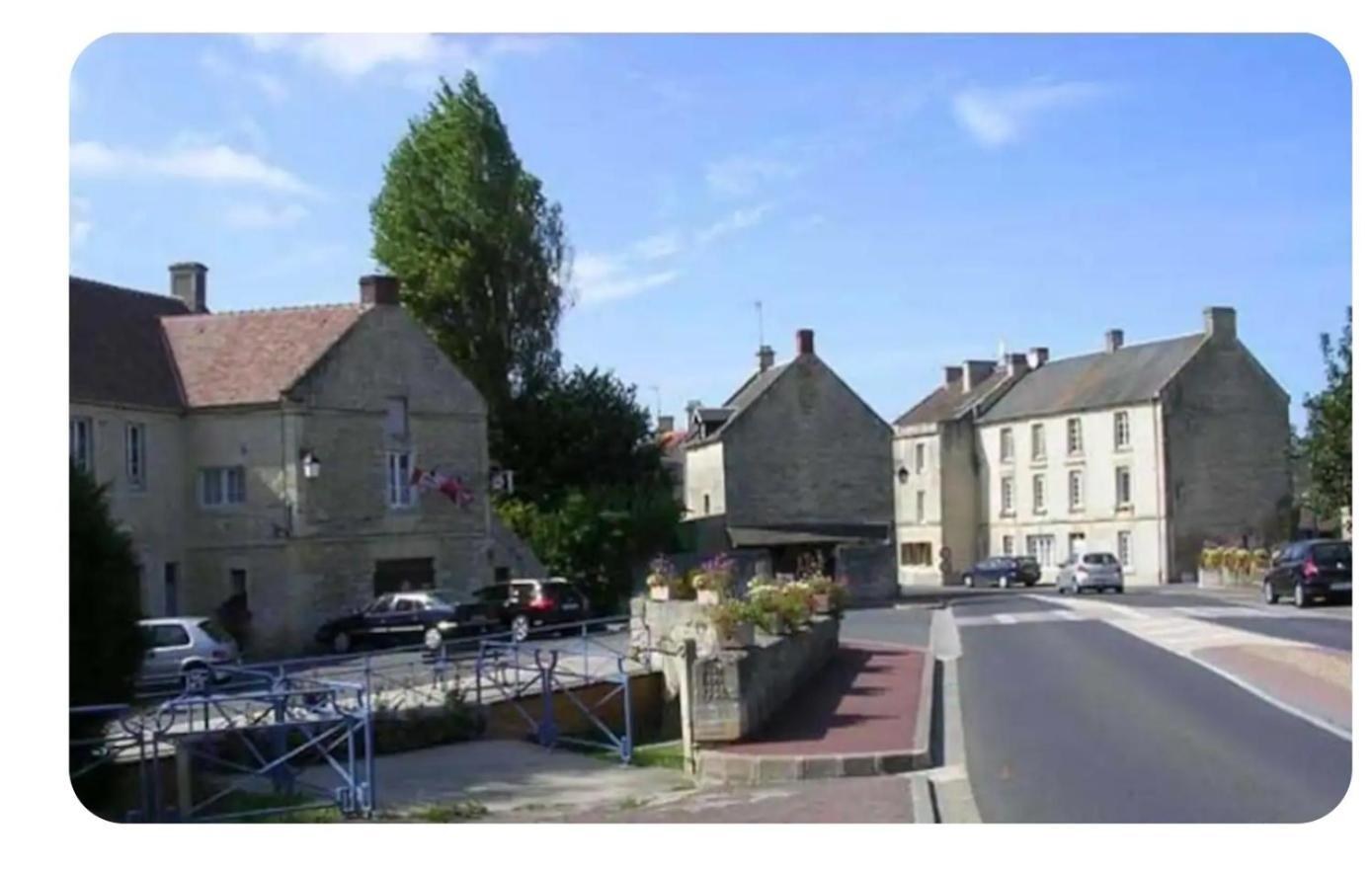Logement Cosy Parking Prive Situe Au Coeur Du Village Reviers Exterior photo
